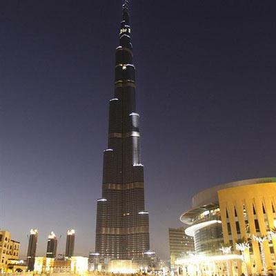 Yüksekliği 800 metreyi aşan dünyanın en yüksek binası 'Burj Dubai'nin resmi açılışı bugün yapılacak. Emaar emlak tarafından inşa edilen 160 katlı Burj Dubai'nin neredeyse her özelliği bir dünya rekoru...