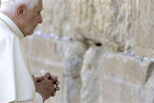 Katolik dünyasının ruhani lideri Papa 16. Benediktus'un Kudüs'ü ziyareti sürüyor. Tarihi gezinin ilk iki gününde neler oldu bir hatırlayalım ve ziyaretin atmosferini 125 fotoğrafla yansıtalım istedik.