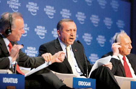 Başbakan Recep Tayyip Erdoğan Davos'taki Gazze Paneli'nde parmağını sallayarak yüksek sesle İsrail Cumhurbaşkanı Şimon Peres'e 'Siz adam öldürmeyi çok iyi bilirsiniz' Öldürmeyeceksiniz! diyerek seslendi.
