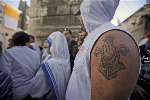 Katolik dünyasının ruhani lideri Papa 16. Benediktus'un Kudüs'ü ziyareti sürüyor. Tarihi gezinin ilk iki gününde neler oldu bir hatırlayalım ve ziyaretin atmosferini 125 fotoğrafla yansıtalım istedik.