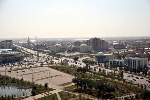 KAZAKISTAN'IN BASKENTI ASTANA, FARKLI MIMARI YAPILARIYLA ILGI CEKIYOR. BOZKIR VEYA STEP KELIMESINI ANLAMAK ICIN ASTANA'YI KUSBAKISI GORMEK YETERLI OLUR.