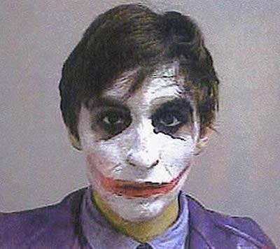 Spencer Taylor
Michigan'lı Spencer Taylor, 27 Temmuz 2008 tarihinde bir sinemanın lobisinden Batman eşyalarını çalmaya çalışırken yakalandı. Batman'in baş düşmanı Joker kıyafetine bürünmüş olan Taylor, mor pelerini ve yüzündeki boyayla polisler tarafından tutuklandı.