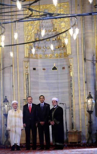 ABD Başkanı Barack Obama, Başbakan Recep Tayyip Erdoğan ile birlikte Ayasofya Müzesi'ni ve Sultan Ahmet Camii'ni gezdi.