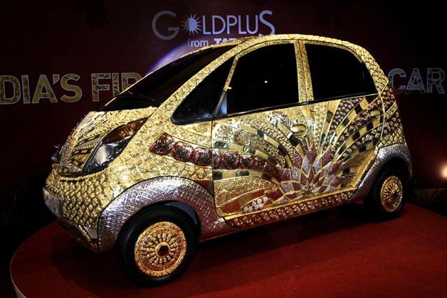 Hint şirketi Tata grubunun ürettiği dünyanın en ucuz otomobili Nano, altın, gümüş ve değerli taşlarla bezenince dünyanın en pahalı otomobiline dönüştürüldü.