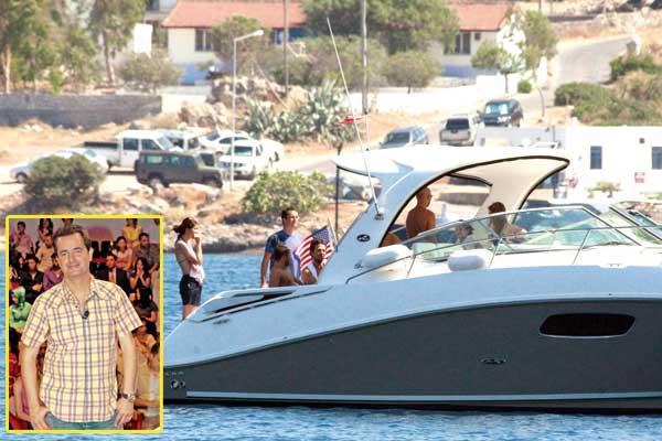 Ilıcalı, kendine ait Sea Ray 470 Sundancer marka süper yatıyla da tatilin keyfini çıkarıyor