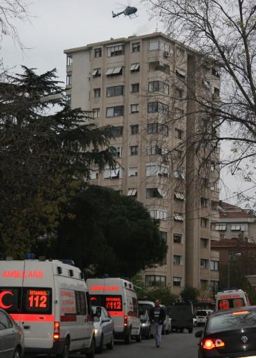 Kadıköy Bostancı'da polisin bir hücre evine düzenlediği baskın sonucu çıkan çatışmada çok sayıda polis, bir gazeteci ve vatandaş yaralandı
