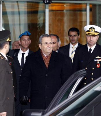 Barak'ı Esenboğa Havalimanı'nda Dışişleri Bakanlığı yetkilileri ve askeri yetkililer ile İsrail'in Ankara Büyükelçisi Gaby Levi karşıladı.