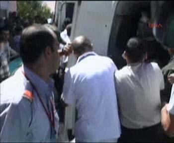 Erzincan'ın Kemah İlçesi'nde, PKK'lı teröristlerce yola döşenen mayının patlaması sonucunda ilk belirlemelere göre 9 askerimiz şehit oldu