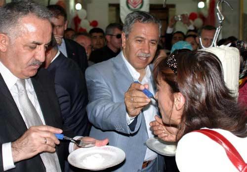 Devlet Bakanları Hayati Yazıcı ve Bülent Arınç