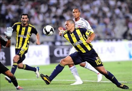 Futbol Federasyonu tarafından bu yıl 4. kez düzenlenen TFF Süper Kupa'yı, Beşiktaş'ı 2-0 yenen Fenerbahçe kazandı. Goller Alex'den geldi...