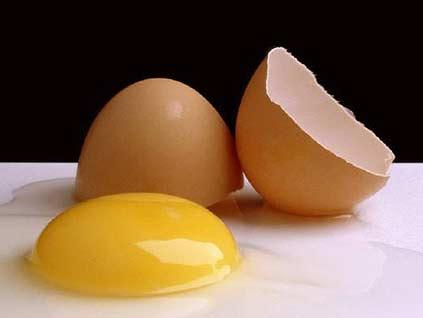 Yumurta: D vitamini deposu olan yumurta hücrelerin kendi kendini onarmasının sağlıyor ve beynin faaliyetlerini geliştiriyor.
