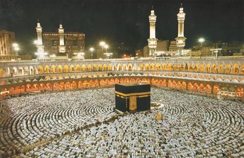 Kâbe Ramazan'da yatsı namazı