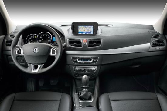 Renault, Türkiye'de üretilip tüm dünyaya satılacak olan Fluence modelini görücüye çıkardı. 110 milyon euro yatırım hedefleyen Renault, Megan'a Fluence'la 'Güle güle' demeye hazırlanıyor.