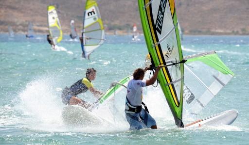 Türkiye Yelken Federasyonu'nun (TYF) o organize ettiği Windsurf Türkiye Şampiyonası'na 2. ayağı Alaçatı'da sürüyor.