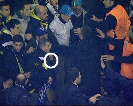 F.Bahçe, Sivasspor ile yaptıkları maçta, tribünde çıkan kavgada iki kişiyi bıçaklayan şahsın, güvenlik kameraları fotoğraflarını yayınladı. Kulüpten şok bir açıklama daha geldi.