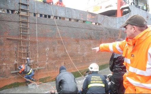 Gemi kaptanı Ekrem Akalın ile 4'ü Türk, 4'ü Gürcü, biri de Azeri 10 mürettebat gemiden tahliye edildi. Tahliye edilen mürettebat sağlık kontrolünden geçirilirken, mürettebatın sağlık durumunun iyi olduğu bildirildi.