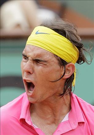 Pariste Roland Garros santrkortunu dolduran on binlerce seyirci, tarihi bir maça tanıklık ettiler ve Nadalın Fransa Açıka tarihi vedasını seyrettiler. 1 Numara Nadal sürpriz bir şekilde elendi