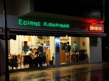 EDİRNE KIRKPINAR KÖFTECİSİ
Köfte ve ciğer bir arada
Gruppo Turizm İşletmeleri tarafından 2007'de kurulan Edirne Kırkpınar Köftecisi'nin kısa sürede müdavimleri oluştu. İlk franchise şubesi İstanbul 212 Power Outlet AVM'de açıldı. Gruppo, Edirne Kırkpınar Köftecisi ve Edirne Kırkpınar Lokantası olmak üzere 2 farklı konsepte şubeler açıyor. İlkinde sadece köfte çeşitleri, ciğer, salata, piyaz ve tatlı bulunuyor. Edirne Kırkpınar Lokantası'nda ise Osmanlı mutfağının özgün yemekleri arasında bulunan keşkek, zerde, beğendili tandır, islim kebabı gibi günümüzde menülerde nadir olarak rastladığımız lezzetlerin yanı sıra köfte ve meşhur Edirne tava ciğeri sunuluyor.
Telefon: 0212 540 85 40
Web: www.gruppo.com.tr