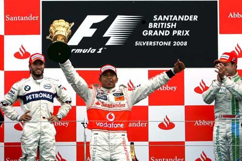 Hamilton, Kanada ve Fransa yarışlarındaki hatalarından sonra bu sezon üçüncü birinciliğini, İngiltere Grand Prix'sini kazanarak elde etti.