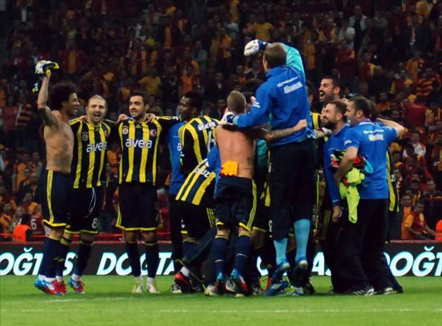 Caddelerde, meydanlarda Şampiyonum diye geziyorsan, bil ki henüz Fenerbahçe ile maç yapmamışsındır