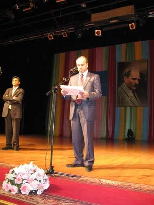 29 Ekim Cumhuriyet Bayramı, Türkiye'de olduğu gibi, 'Ata yurt' Kazakistanın Türkistan şehrindeki Ahmet Yesevi Türk-Kazak Üniversitesinde de coşkuyla kutlandı.