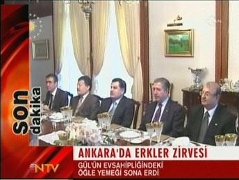 Cumhurbaşkanı Abdullah Gül, yasama, yürütme ve yargı organlarının başkanlarını 'yeni yıl' yemeğinde ağırladı.