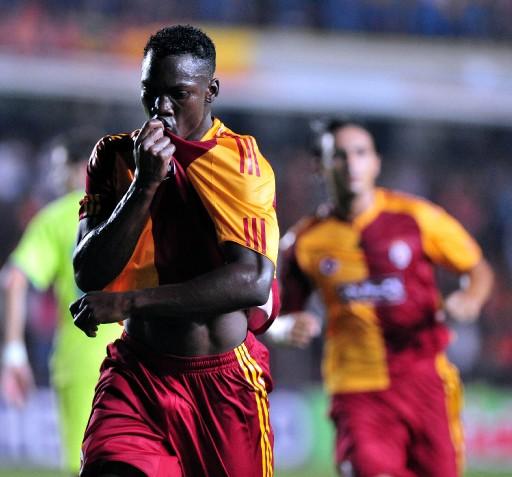 Galatasaray'ın, karşılaşmanın ilk 13 dakikasında 2-0 geriye düşmesi, Ali Sami Yen Stadı'nda bulunan herkesi adeta şok etti.