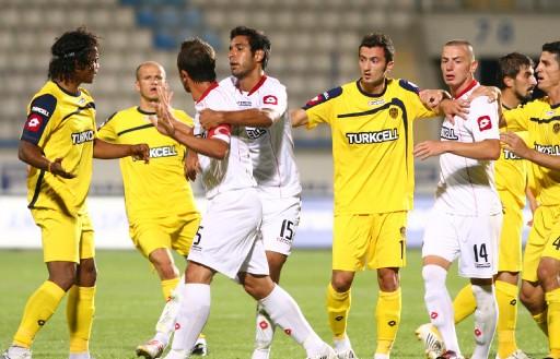 TBMM 90. Yıl Kupası'nın ikinci karşılaşmasında Gençlerbirliği, Ankaragücü'nü 1-0 yenerek finalde Ankaraspor'un rakibi oldu.