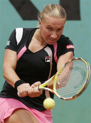 Tek bayanlarda 5 numaralı seribaşı ABD'li Serena Williams, 10 yıl sonra ilk kez 3. turda elenerek hayranlarını şaşırttı. Williams, Slovenyalı Katarina Srebotnik'e 6-4 ve 6-4'lük setlerle 2-0 boyun eğdi.