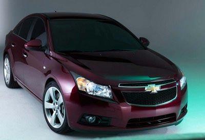 <b>CHEVROLET:</b> Cruze aralık ayına özel 3 bin TLlik indirim fırsatıyla 31 bin 980 TLden satışa sunuluyor. Vadeli alımda aylık taksiti 399 TL olan Cruze ile ayrıca cruise control hediye ediliyor. Captiva modeli ise 69 bin 470 TLden başlıyor.