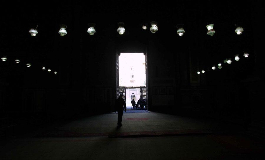 1869-1912 YILLARI ARASINDA IKI PERIYOTTA INSA EDILEN RUFAI CAMI, HIDIV ISMAIL'IN ANNESI HOSYAR HANIM TARAFINDAN TAMAMLANDI. ISMINI AHMET EL RUFAI ZAVIYESINDEN ALAN CAMIDE SON IRAN SAHI RIZA PEHLEVI'NIN DE KABRI BULUNUYOR.