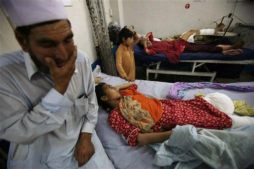Pakistan ordusunun Taliban militanlarına yönelik saldırıları sürerken bölgeyi terk eden 500 bin kişiyi aşkın sivil zor şartlarda hayatta kalma mücadelesi veriyor.