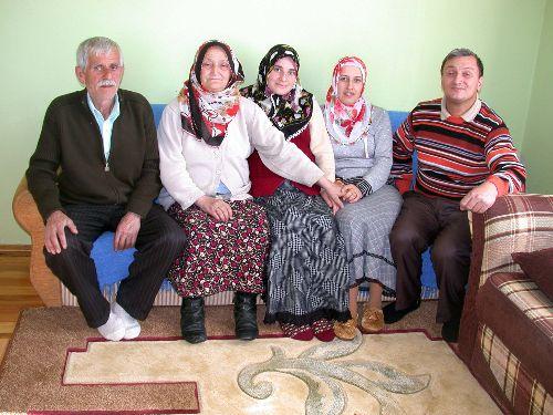 Trabzon'un Vakfıkebir ilçesinde yaşayan doğuştan sağır ve dilsiz Şerife Çolak (36) ile Ziya Ustabaşı (39), ailelerinin karşı çıkmasına rağmen evlendi.