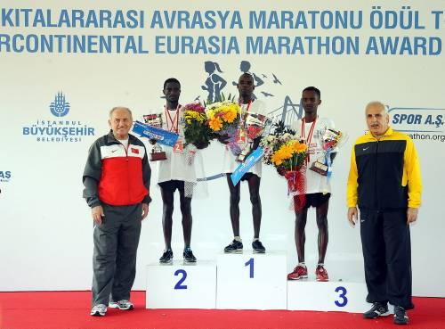 32. Kıtalararası İstanbul Avrasya Maratonunda Kenyalı Vincent Kiplagat, parkur rekoru kırarak birinci olmuştu. Maratonda ilk üç dereceyi elde eden atletlere ödüllerini, İstanbul Büyükşehir Belediye Başkanı Kadir Topbaş ve İstanbul Valisi Hüseyin Avni Mutlu vermişti.