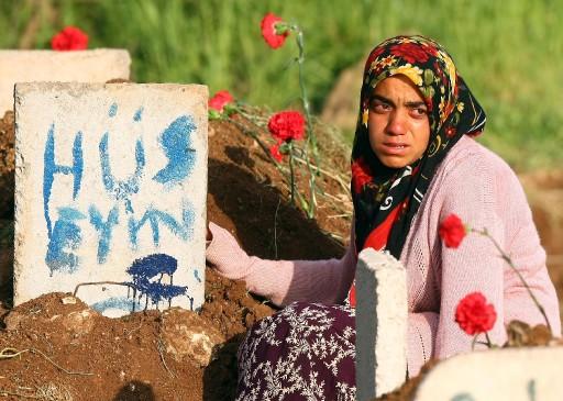 Mardin'in Mazıdağı ilçesine bağlı Bilge köyünde 3 gün önce yaşanan ve 44 kişinin ölümüne yol açan saldırının matemi sürüyor.