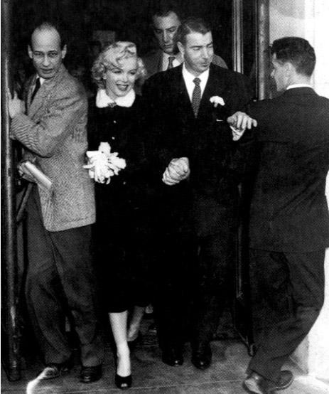 Marilyn Monroe & Joe DiMaggio, 1954