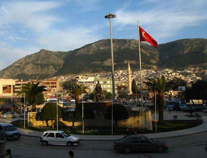 HATAY: Referandumda 'hayır'ın ağır bastığı kentte, Ak Parti'nin 'ağır abi'lerinden bakan Sadullah Ergin yine birinci sıradan aday.