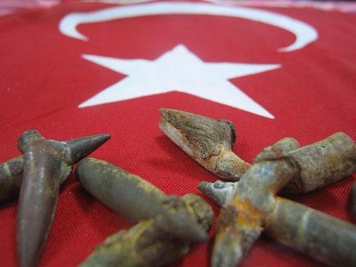 13. 00: Bombardımanın şiddeti gittikçe arttı.