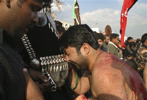 Pakistan'da kanlı kerbela matemi