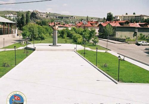 KARS ---
Kars'ta AK Parti'nin temayül yoklaması sonuçları açıklandı
Temayül yoklamasına 1029 delegenin 931'i oy kullandı. Temayül yoklaması ile Ankara'ya Kars'tan gidecek 10 isim belirlendi.
Buna göre, Remzi Aras 182 oyla birinci, Yusuf Selahattin Beyribey 148 oyla ikinci, Ahmet Arslan 139 oyla üçüncü, Muzaffer Irmak 95 oyla dördüncü, Abdulfettah Çetinkaya 90 oyla beşinci, Ahmet Recep Tekcan 87 oyla altıncı, Mehmet Sabri Güner 84 oyla yedinci, Muhammet Emin Parlak 82 oyla sekizinci, Ahmet Erdem 80 oyla dokuzuncu, Erkan Aras ise 77 oyla onuncu sırada yer aldı. 98 oyun ise geçersiz olduğu açıklandı.