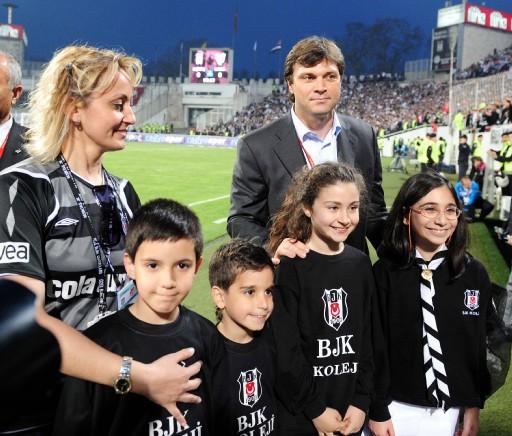 Sivas'ın puan kaybıyla liderlik şansı yakalayan Beşiktaş, evinde Bursaspor'a puan kaybetti. Müthiş geçen maçta 1 de kırmızı çıkarken takımlar golsüz eşitliği bozamadı.