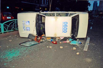 Sincan Uygur Özerk Bölgesi Valisi Nur Bekri, Türk gazetecilere 5 Temmuz'da Urumçi'de meydana gelen olaylarla ilgili fotoğraflar ve görüntüler verdi.