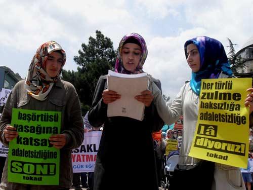 TOKAD ve Özgür Eğitim-Sen'in Yasakçı Eğitime Hayır! eyleminde, ÖSSdeki başörtüsü yasağı ve katsayı adaletsizliği kınandı, eğitimi okul duvarlarına hapseden anlayışa itiraz edildi.