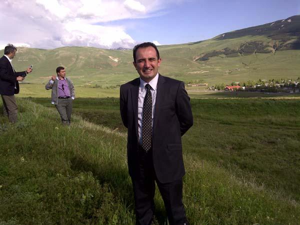 Sağlık Bakanı Recep Akdağ, ulusal basının yöneticilerini seçim bölgesi ve memleketi Erzurum'da ağırladı. Akdağ, gazetecilere şehri bizzat gezdirdi. Gezinin sonu keyifli bir geceyle bitti.