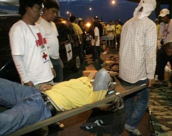 Tayland'ın başkenti Bangkok'ta havaalanını göstericiler işgal etti