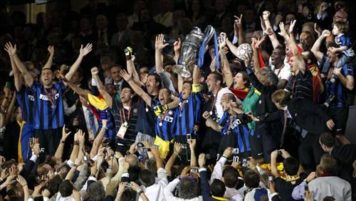 Futbolda 55. Avrupa Şampiyonlar Liginde 2009-2010 sezonu Şampiyonluğunu, İspanyanın başkenti Madriddeki finalde Alman FC Bayern Münihi 2-0 yenen İtalyan ekibi FC İnternazionale Milan, 45 yıl aradan sonra 3. kez kazanmıştı.