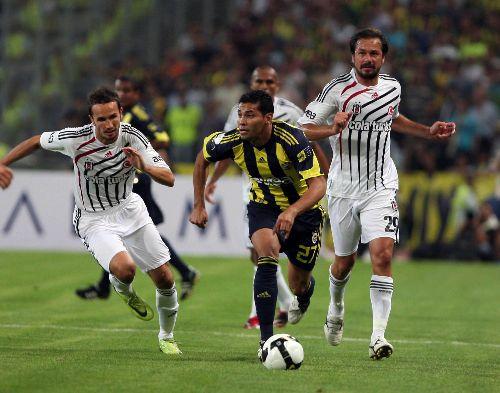 Futbol Federasyonu tarafından bu yıl 4. kez düzenlenen TFF Süper Kupa'yı, Beşiktaş'ı 2-0 yenen Fenerbahçe kazandı. Goller Alex'den geldi...