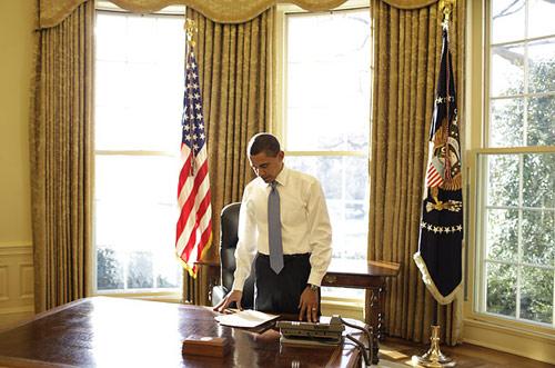 George Bush'tan görevi devralan Başkan Obama'nın ilk iş günü