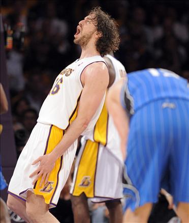 Milli basketbolcumuz Hidayet Türkoğlu'nun 22 sayısı atarak devleştiği, normal süresi 88-88 tamamlanan maçta, Los Angeles Lakers Orlando Magic'i 101-96 yendi.