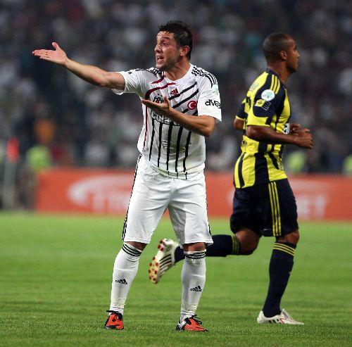 Futbol Federasyonu tarafından bu yıl 4. kez düzenlenen TFF Süper Kupa'yı, Beşiktaş'ı 2-0 yenen Fenerbahçe kazandı. Goller Alex'den geldi...